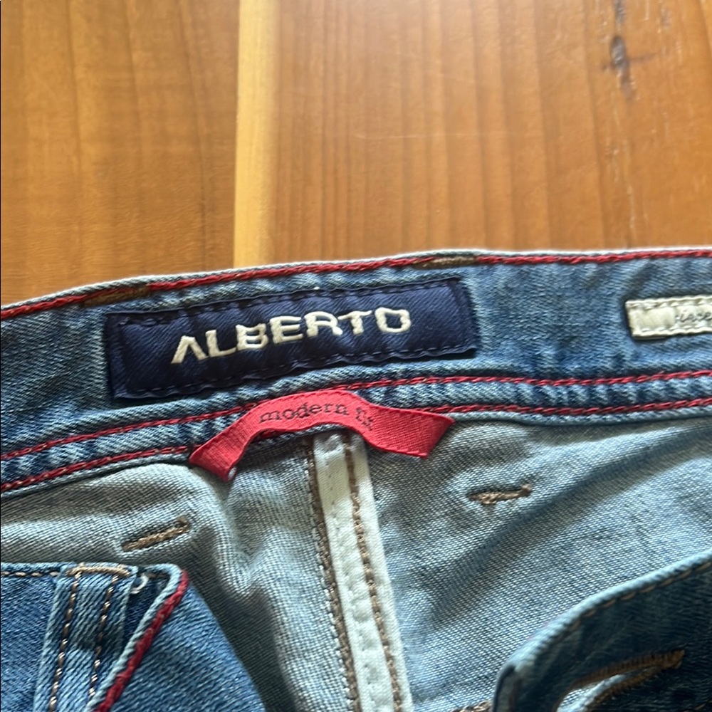 Alberto Makali Blue Straight Jeans with Classic Design